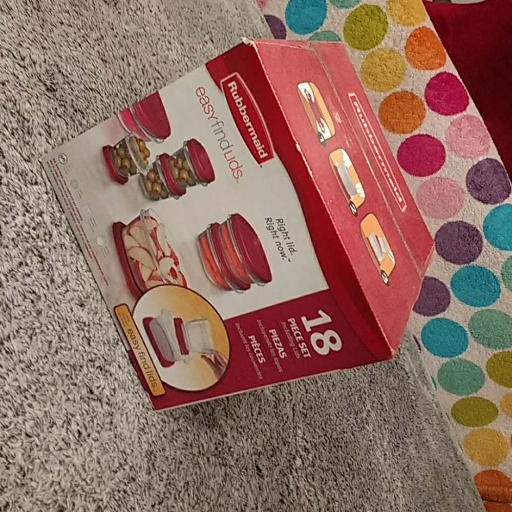 Rubbermaid NEW 18 piece set including lids